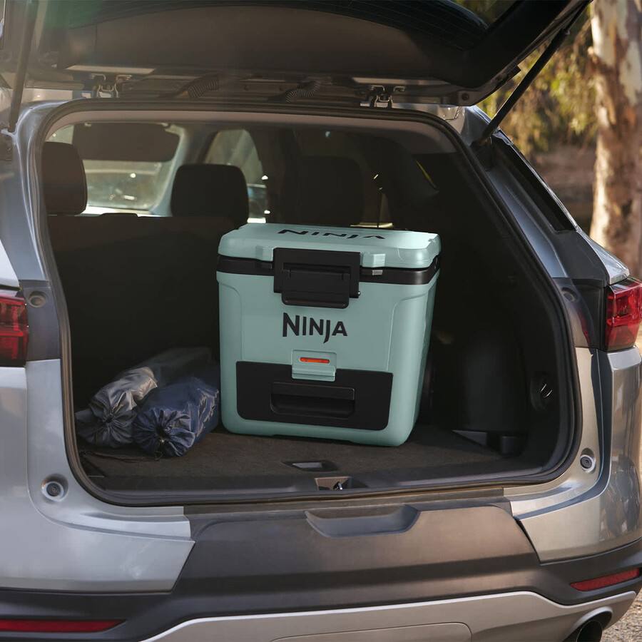 lodówka turystyczna ninja frostvault 30qt28l na kółkach z suchą strefą kolor seafoam blue fb230ukmt
