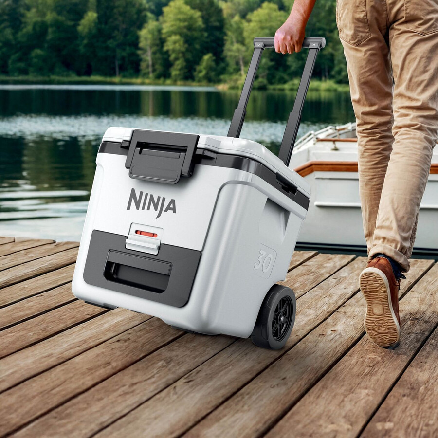 lodówka turystyczna ninja frostvault 30qt28l na kółkach z suchą strefą biała chmura fb230ukwh